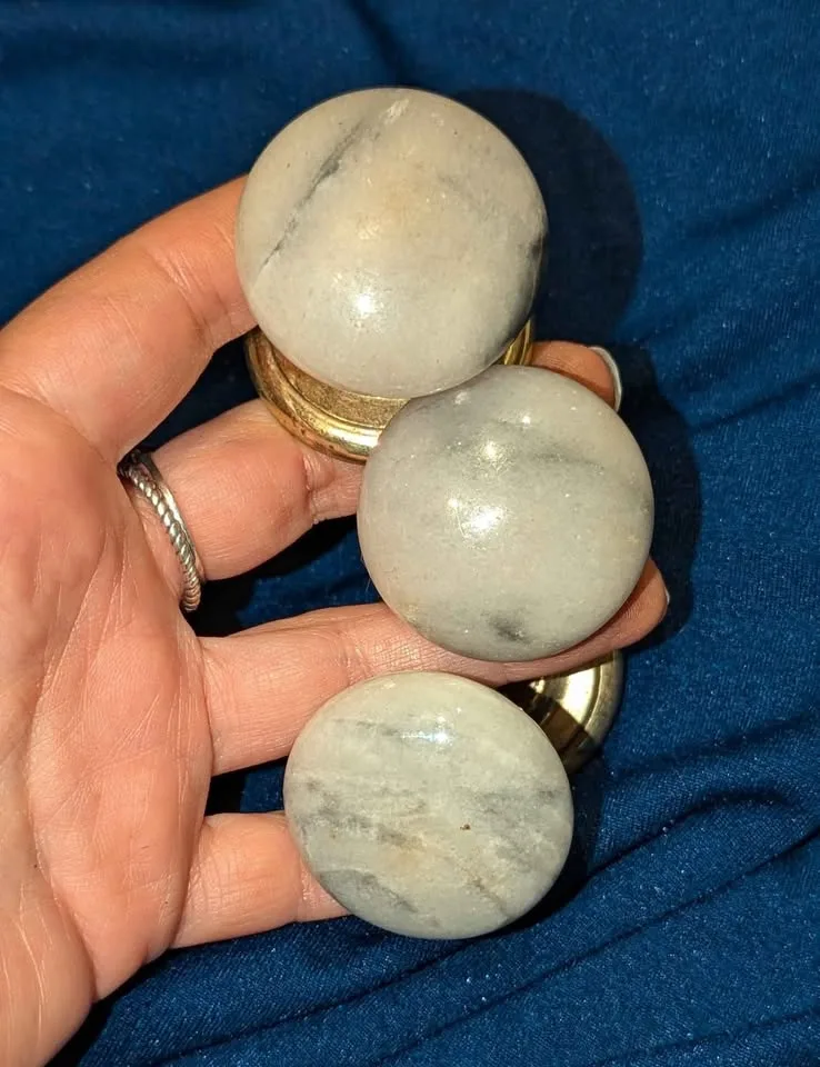 Vintage Marble & Brass Drawer Knobs – Set of 3 (1960s-70s) image indicator(4)