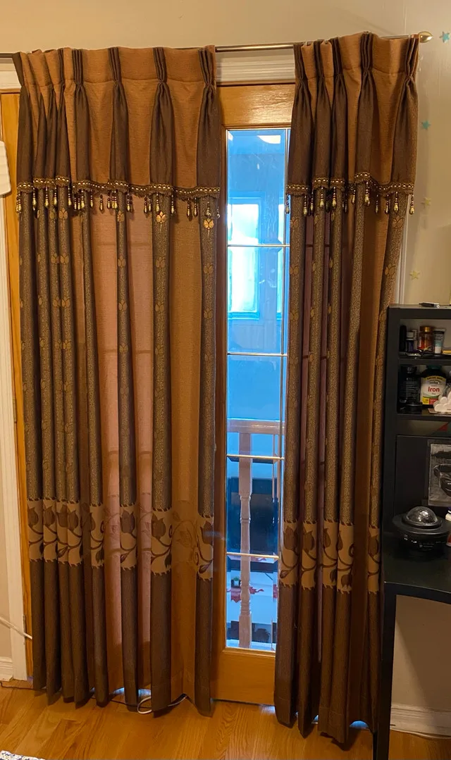 Brown curtains image indicator(2)