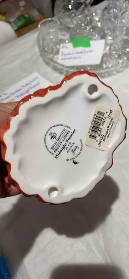 Royal Doulton “Pretty Lady” image indicator(2)