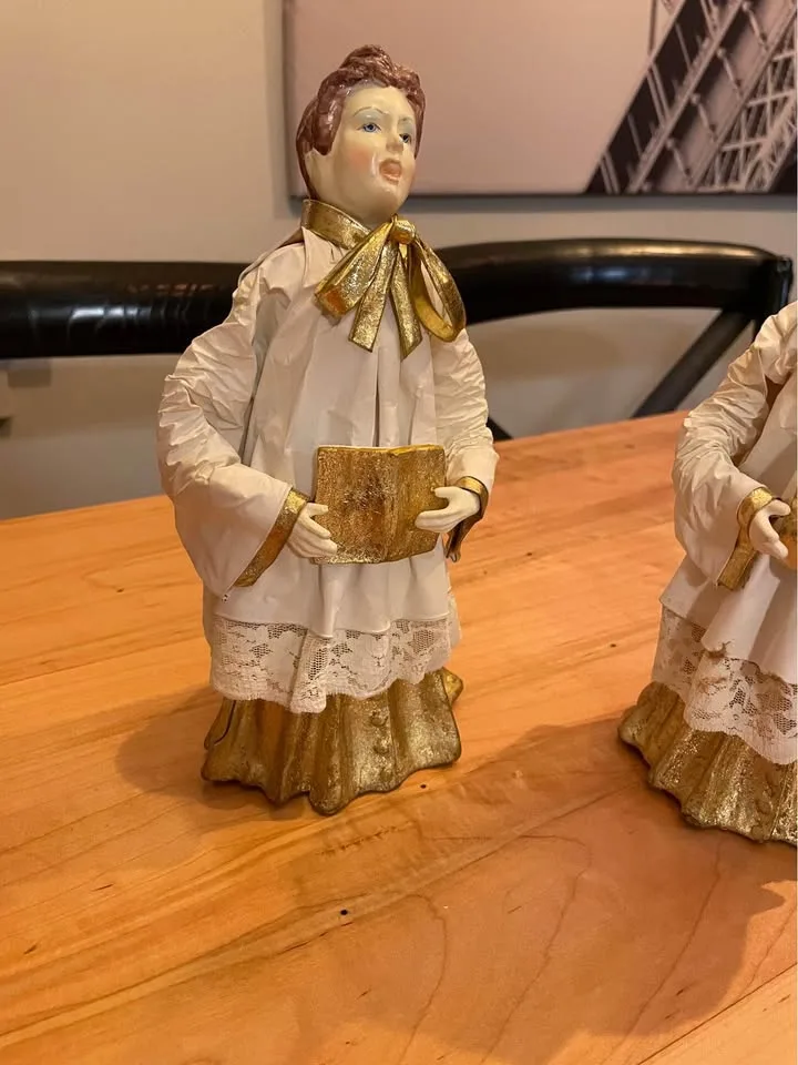 Paper maché choir boys image indicator(2)