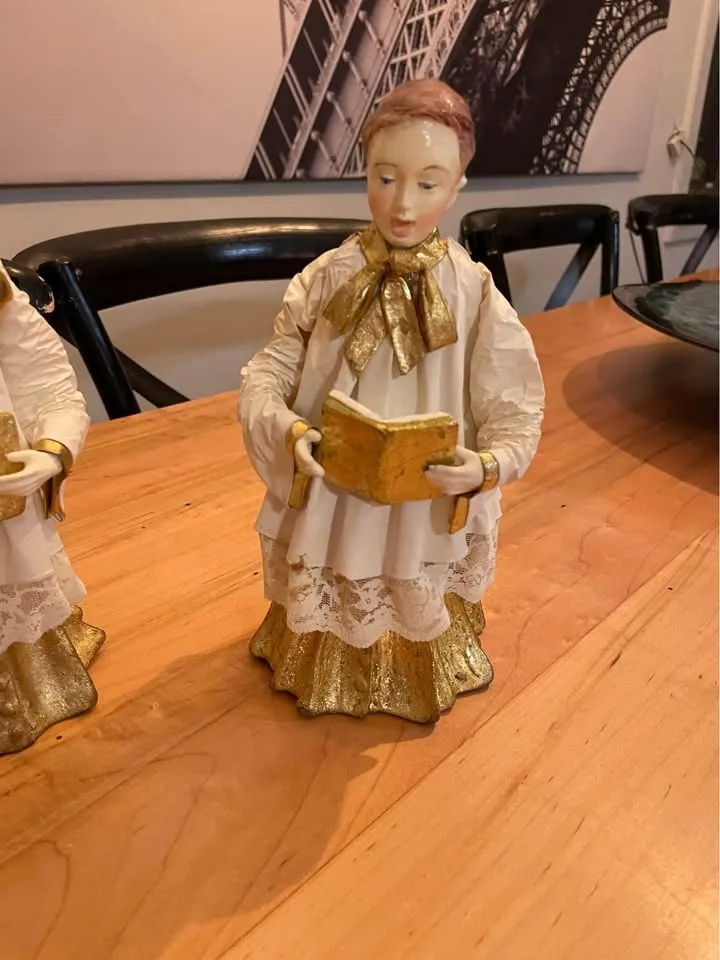 Paper maché choir boys image indicator(3)