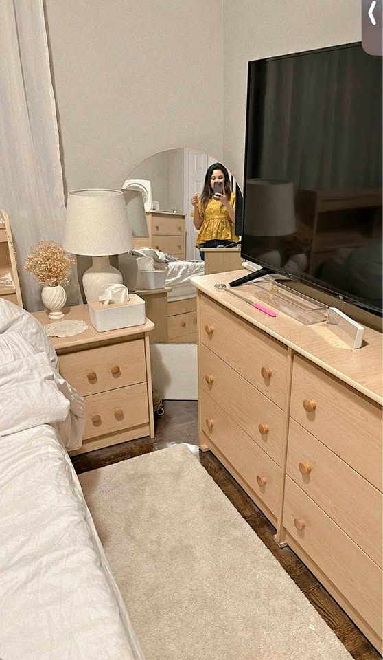 TV / TV table / Dresser / 2 night stands - Moving out sale