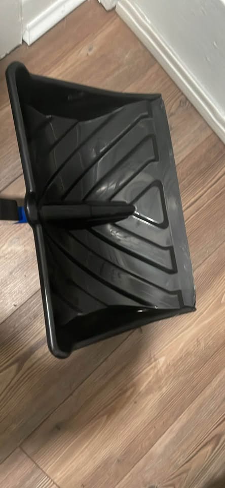 Snow Shovel with Handle for Heavy Lifting - photo 4