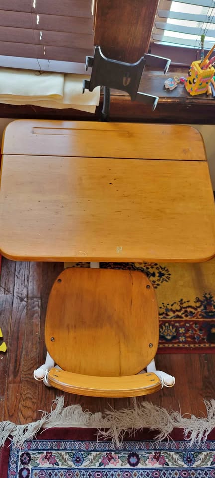 Adjustable child's desk