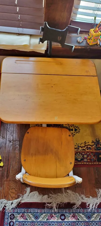 Adjustable child's desk
