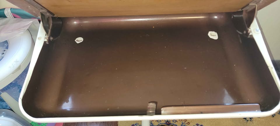 Adjustable child's desk - photo 3