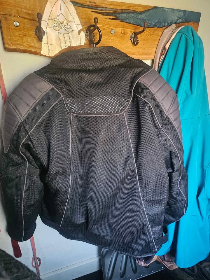 Motorcycle jacket with removable liner - photo 2