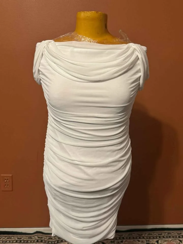 🎃 Brand New Size S –Pretty Garden Elegant  Off-Shoulder Dress 🤍✨ image indicator(2)