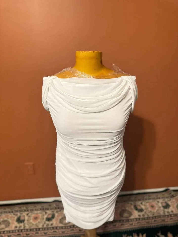 🎃 Brand New Size S –Pretty Garden Elegant  Off-Shoulder Dress 🤍✨ image indicator(3)