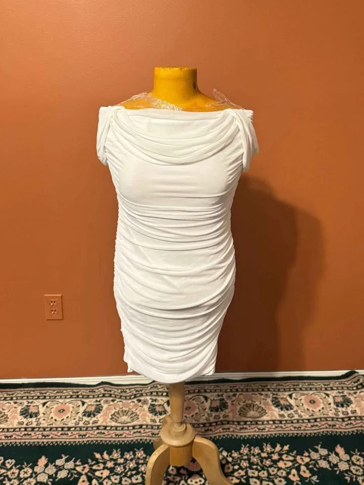 🎃 Brand New Size S –Pretty Garden Elegant  Off-Shoulder Dress 🤍✨ image indicator(4)