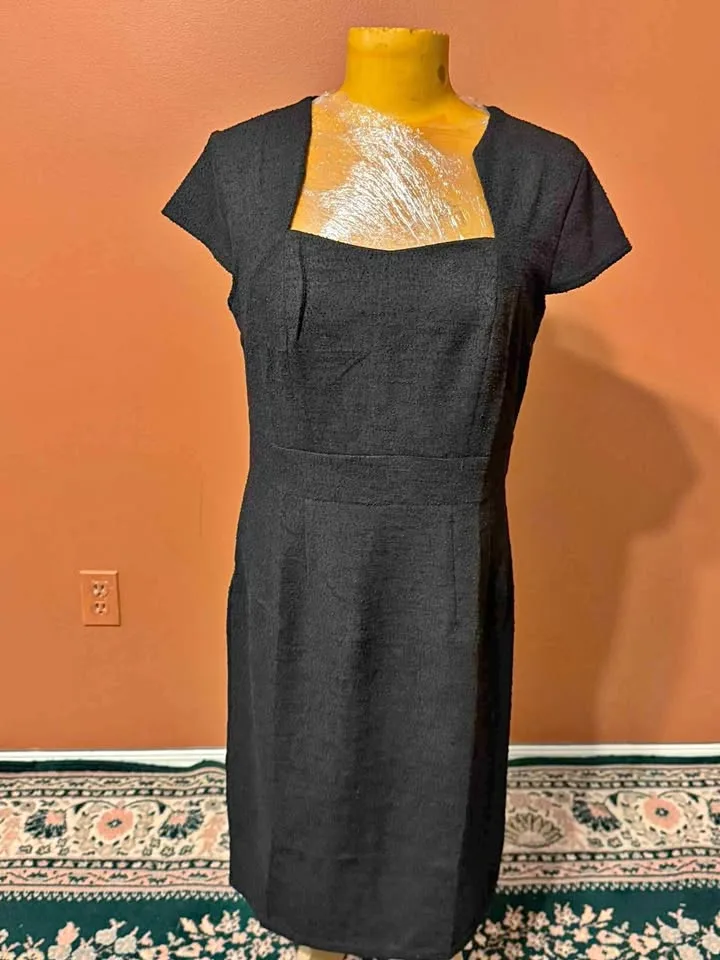 🎃 Brand New Size L – Classic Black Fitted Dress 🖤✨ thumbnail