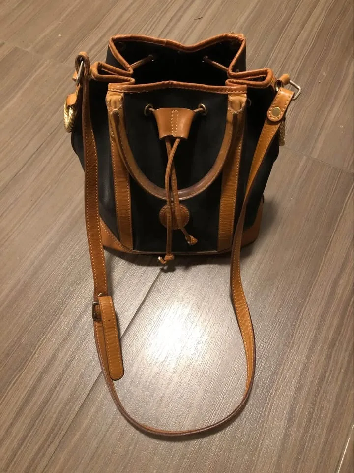 Women’s leather drawstring purse bag image indicator(4)