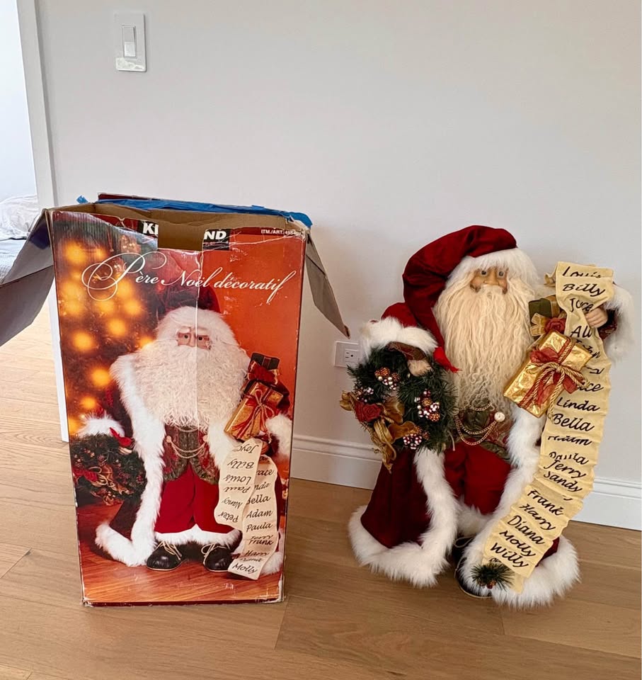 Santa Claus - 2.5 feet tall - photo 3