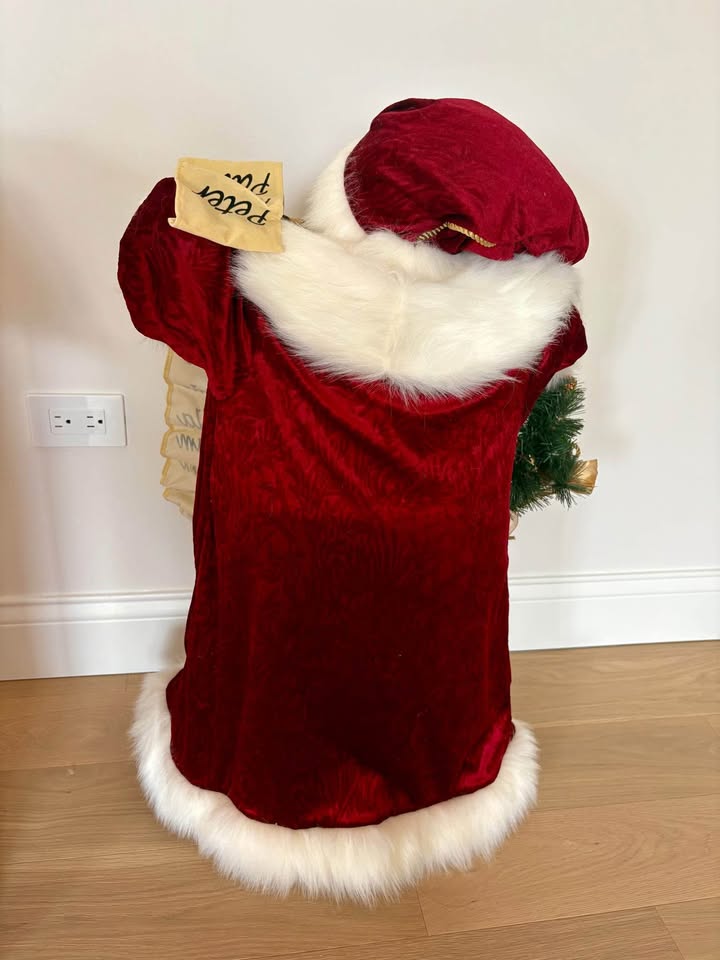 Santa Claus - 2.5 feet tall - photo 4