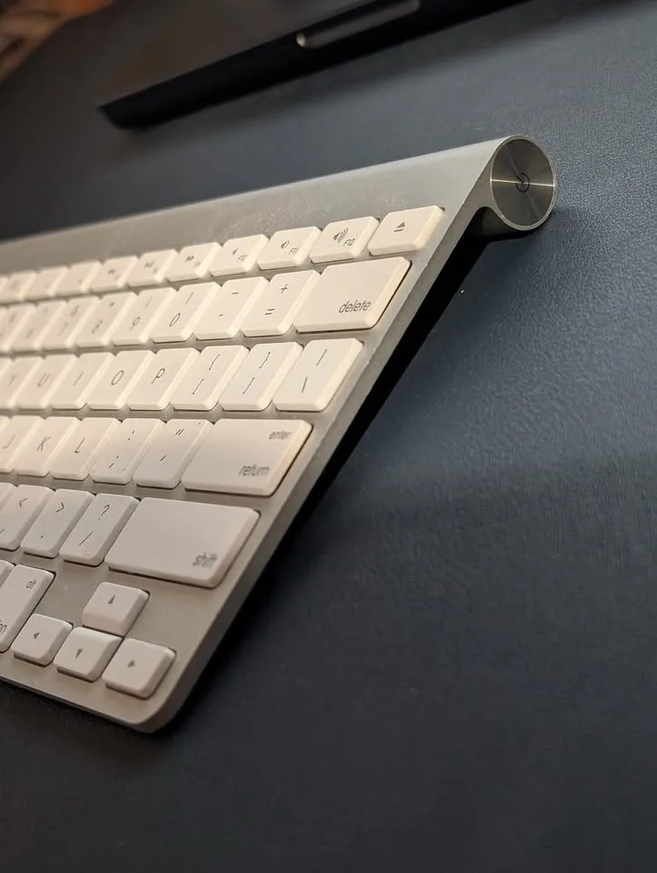 Apple wireless keyboard A1314 image indicator(2)