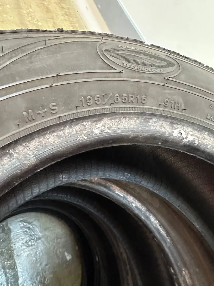 Tires 195/65R15 Goodyear image indicator(2)