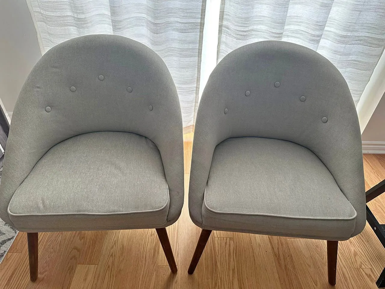 Accent chairs thumbnail