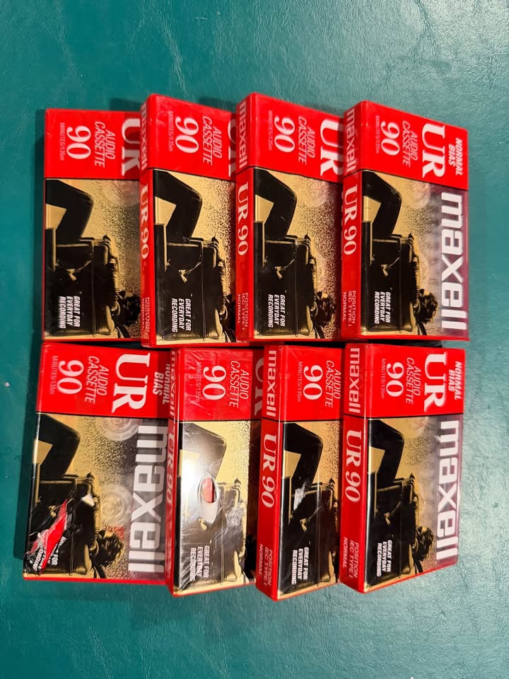8 Maxell Blank Cassettes, 90 minutes - photo 2
