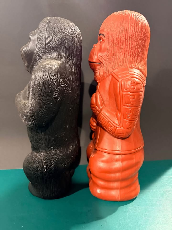 King Kong & Planet of the Apes Blowmold Banks - Lot of 2 - photo 3