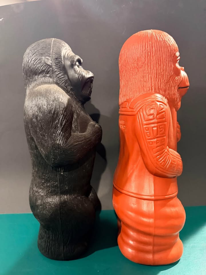King Kong & Planet of the Apes Blowmold Banks - Lot of 2 - photo 4