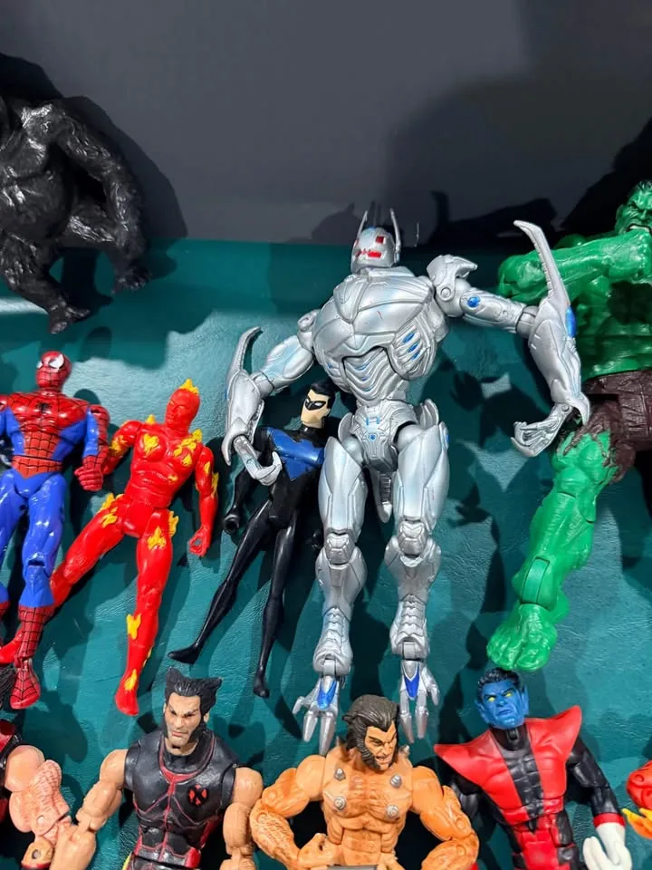 39 Comic Action Figures - Sold as Lot image indicator(3)