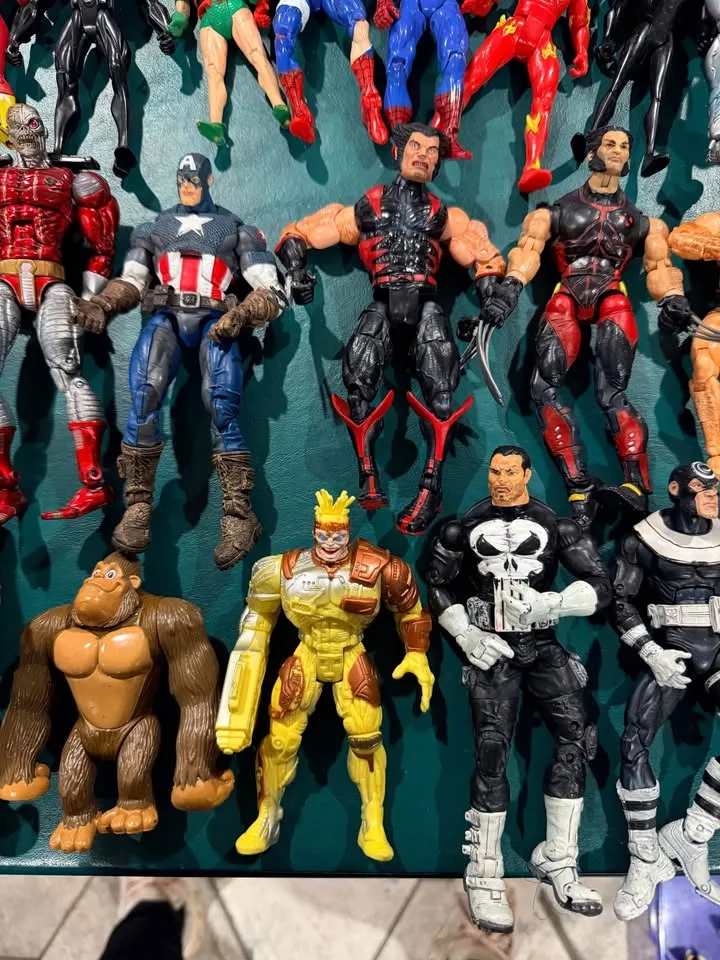 39 Comic Action Figures - Sold as Lot image indicator(7)