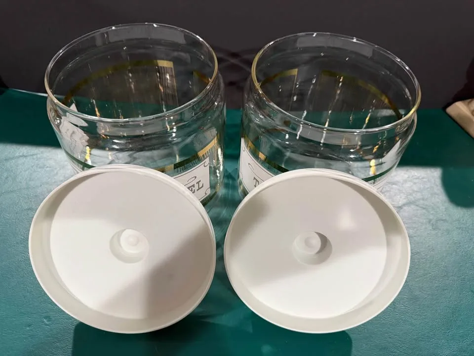 1960s Pyrex Cracker Barrel & Cookie Jar Glass, White Gold Lid image indicator(3)