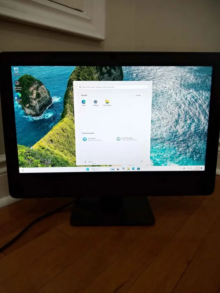 DELL Core i5 All In One Computer image indicator(7)