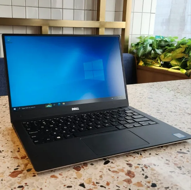 Dell XPS 13 9360 Ultrabook Laptop (Core i5, 8GB RAM, 256GB SSD) thumbnail
