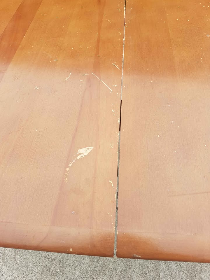 Old vintage oval solid wood kitchen table - photo 2