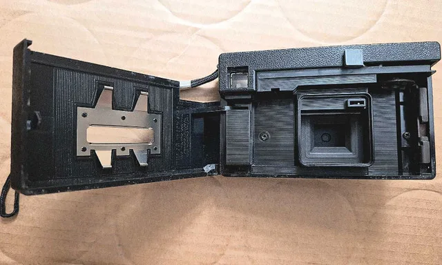 Kodak Instamatic X-15F, Canadian made, film camera. image indicator(4)