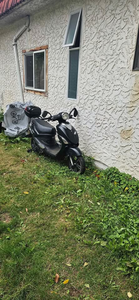 GIO Electric Scooter - photo 3