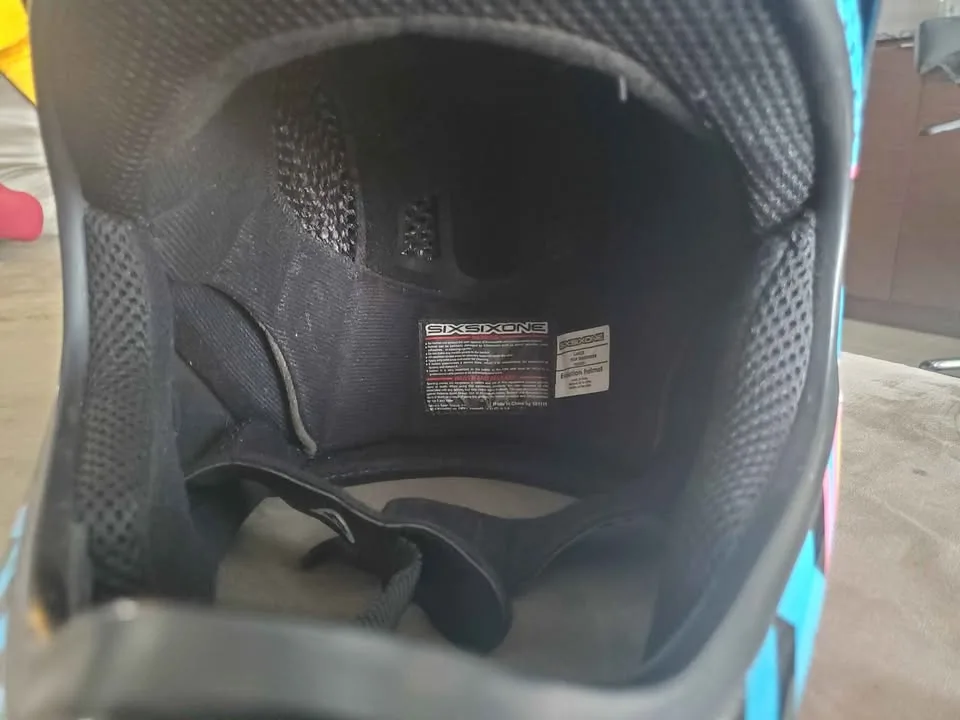 Mountain bike helmet large image indicator(5)