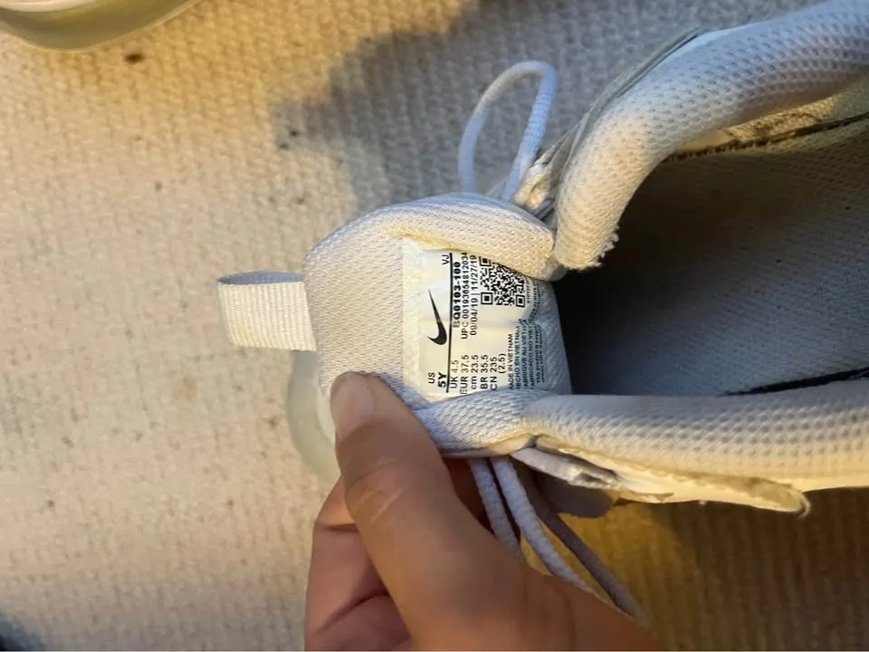 Nike air max 270 react all white 6.5W image indicator(4)