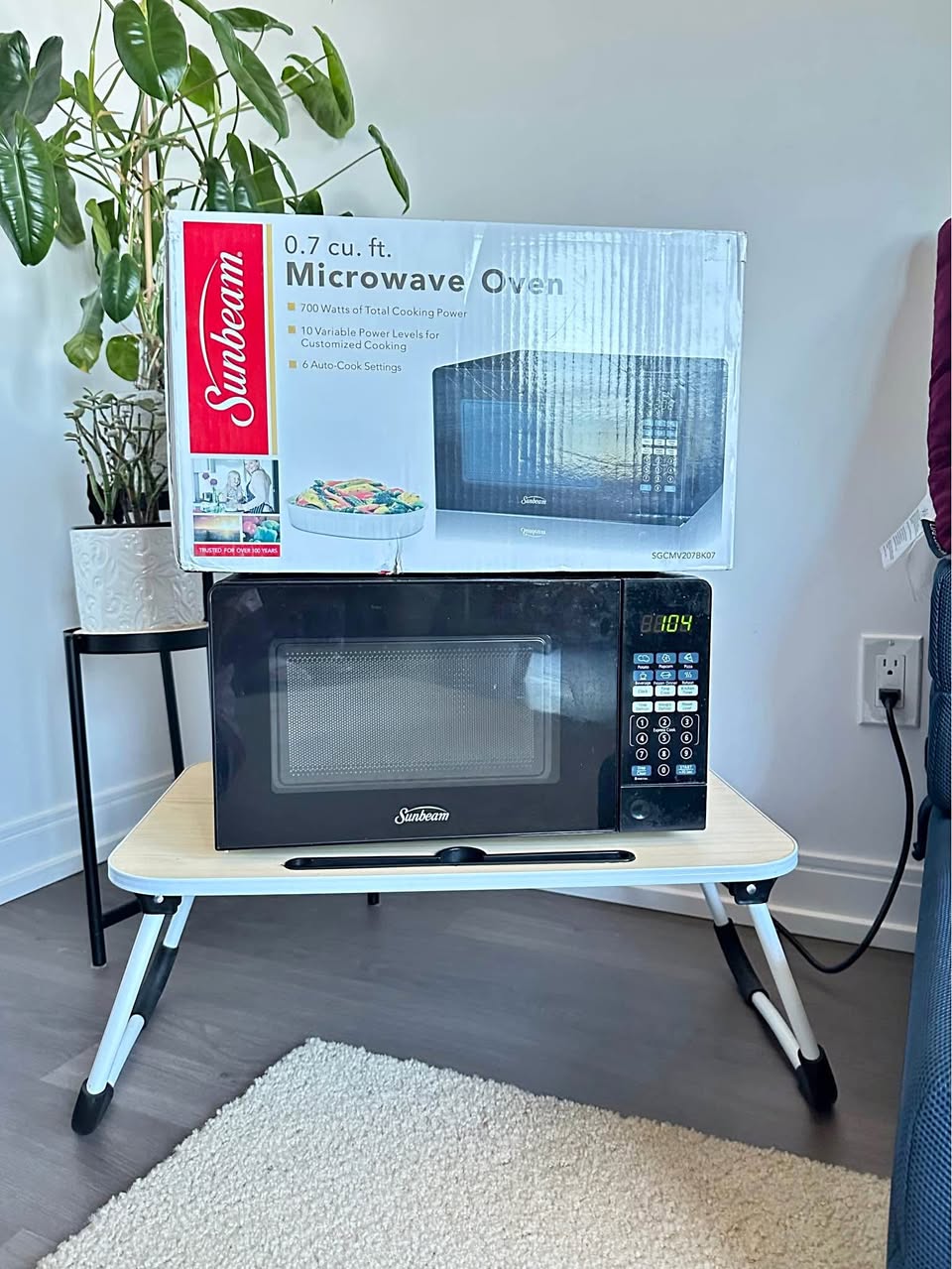 Sunbeam Microwave (Comes with box)