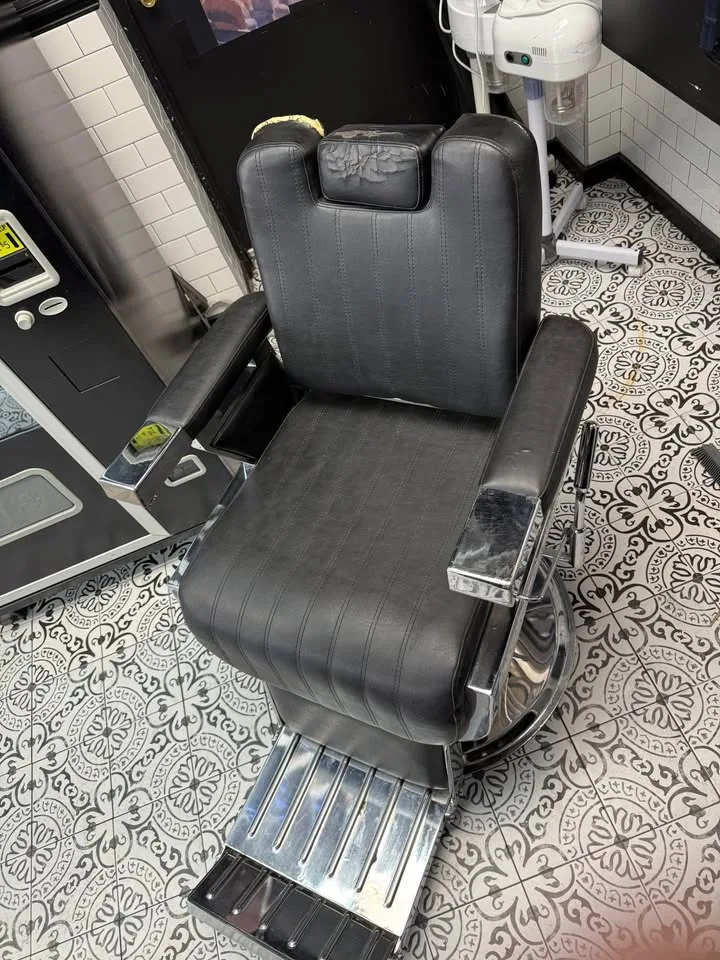PIBBS BARBER CHAIR 400 or BEST OFFER image indicator(2)