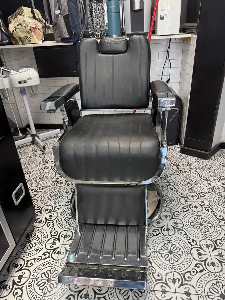 PIBBS BARBER CHAIR 400 or BEST OFFER image indicator(3)