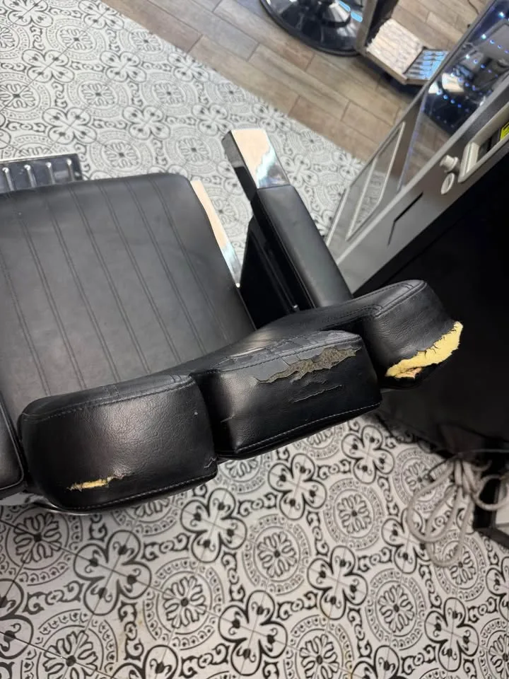 PIBBS BARBER CHAIR 400 or BEST OFFER image indicator(5)