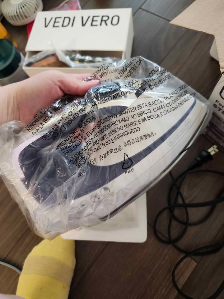 Black and Decker steam iron - photo 3