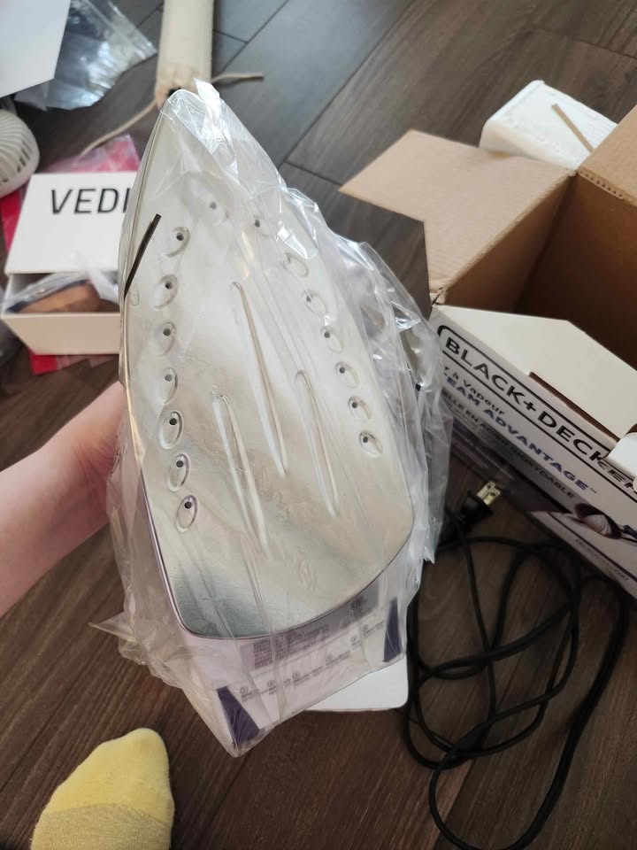 Black and Decker steam iron - photo 4