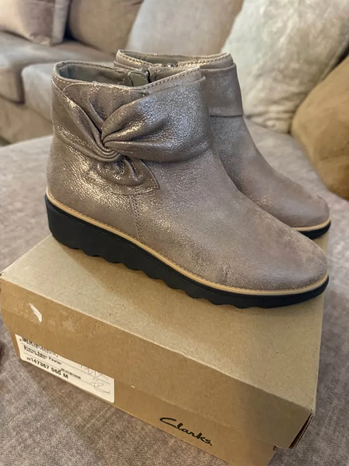 Clarks Womens boots size 6 image indicator(2)
