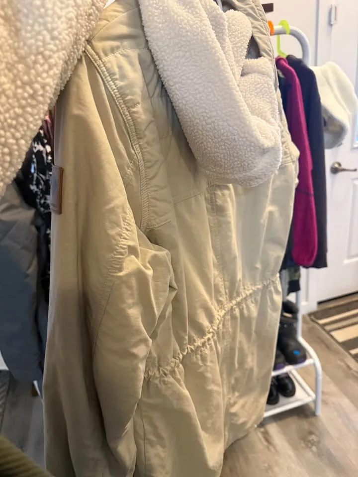 Women’s Columbia fall/winter jacket size mEdium image indicator(2)