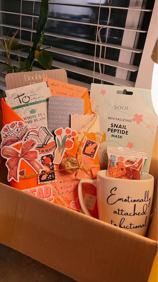 Gift box (blind date with a book bundle) ✨ - photo 2
