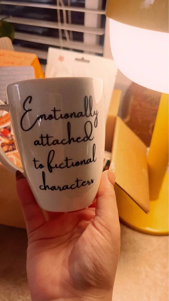 Gift box (blind date with a book bundle) ✨ image indicator(3)