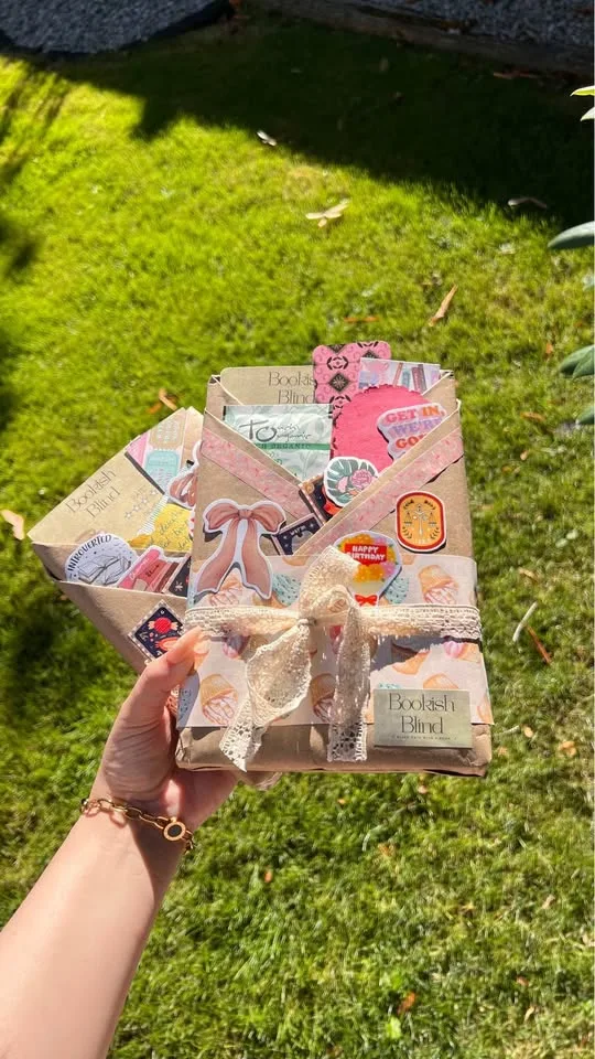 Blind Date with a Book Bundles image indicator(2)