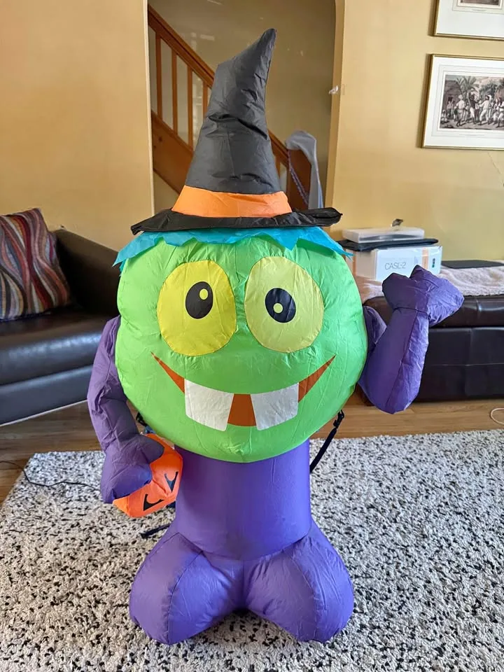 Inflatable Halloween Witch decoration - ex shape!