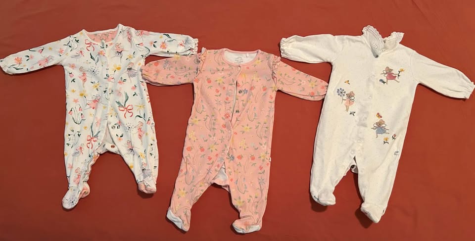 Baby clothing bundle (0-3 months) - photo 5