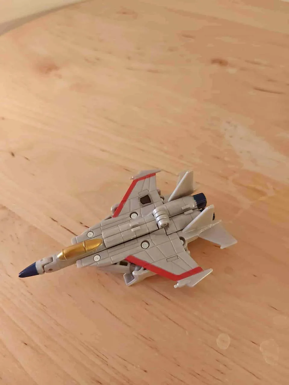 Hasbro Transformers Legends Class Starscream thumbnail