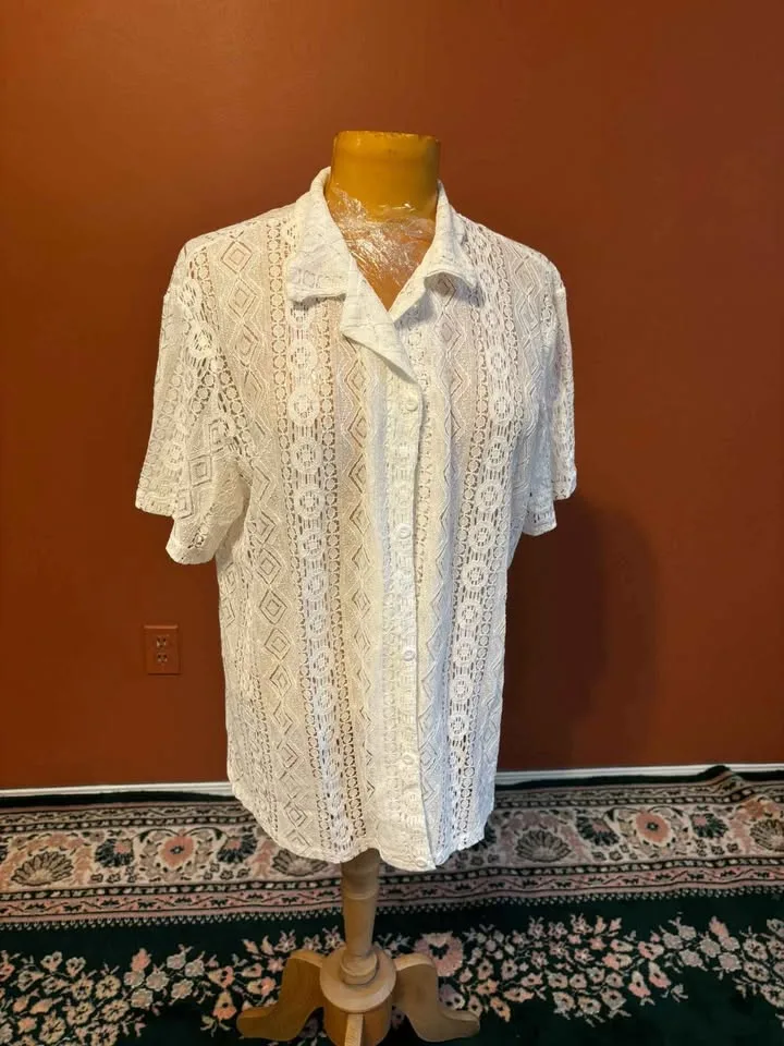 Brand New Size M – White Lace Button-Up Blouse 🤍✨ image indicator(2)