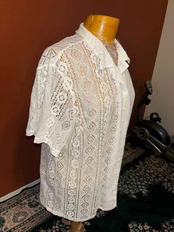 Brand New Size M – White Lace Button-Up Blouse 🤍✨ image indicator(3)
